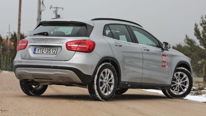 Χωρίς ορατές διαφορές, η Mercedes GLA 180 CDI διατηρεί τις πολύ όμορφες γραμμές που έχουμε συνηθίσει από τις υπόλοιπες εκδόσεις του γερμανικού crossov