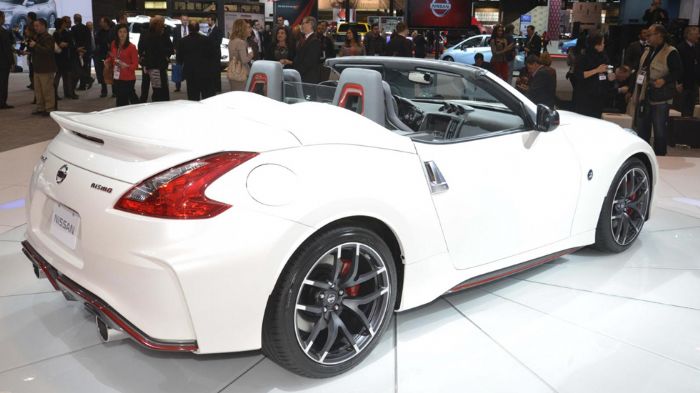 Το πρωτότυπο 370Z NISMO Roadster εξοπλίζεται με μπάρα θόλων, φρένα επιδόσεων, πίσω διαφορικό περιορισμένης ολίσθησης, σπορ ανάρτηση και μεγαλύτερες αν