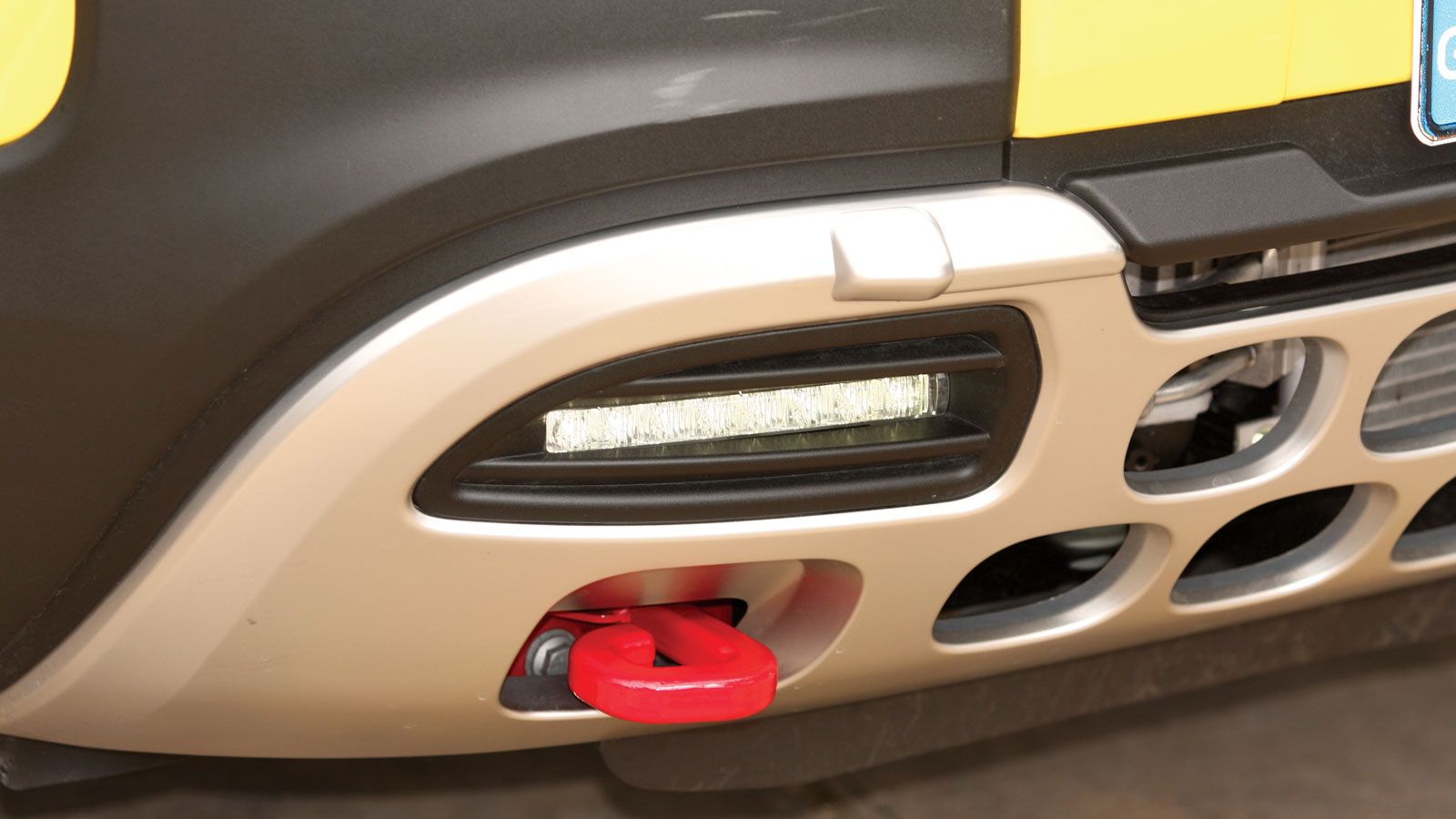 Λεπτομέρειες Panda: To Fiat Panda Cross έχει άγριες διαθέσεις και δεν τις κρύβει.