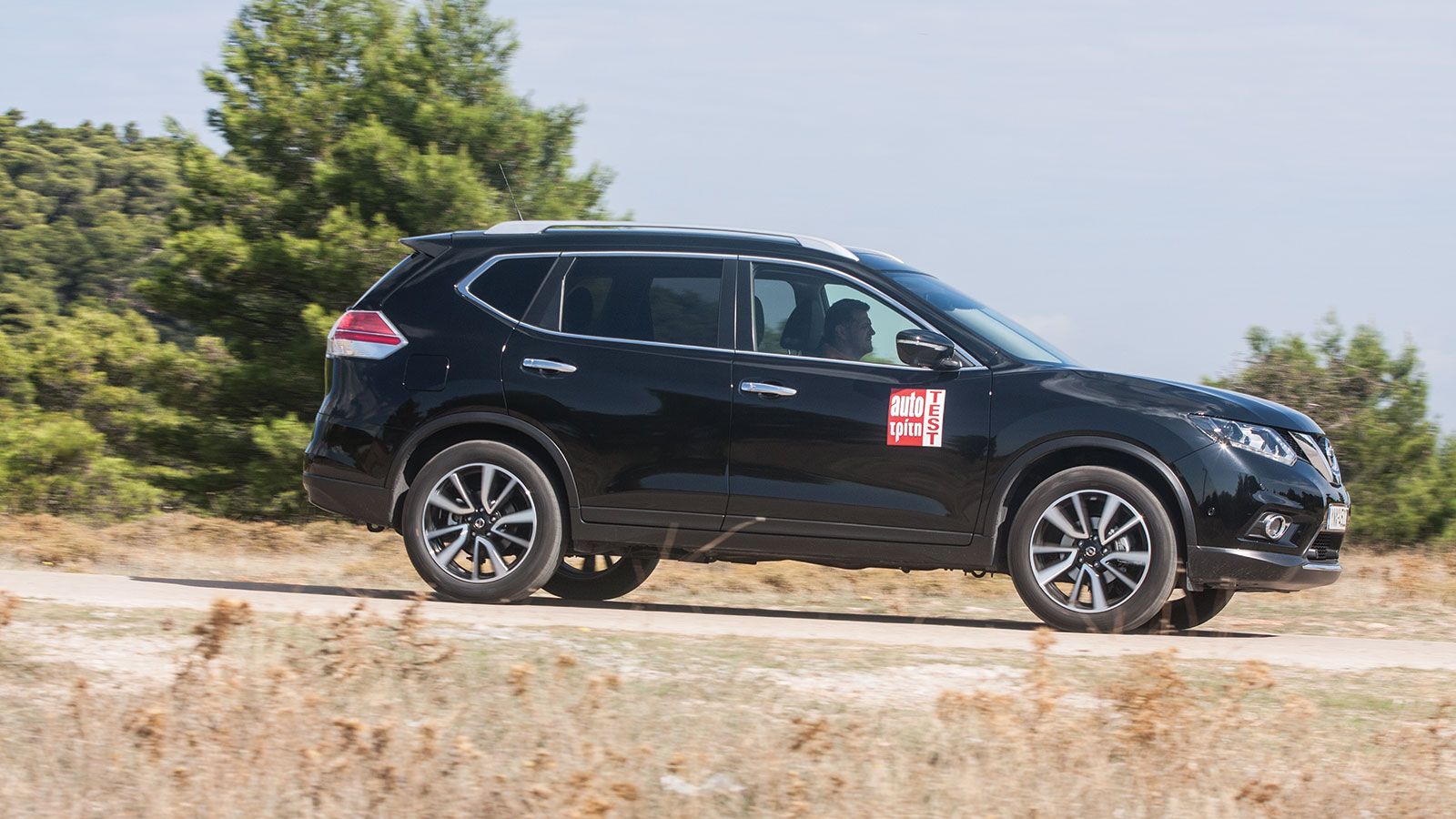 To X-Trail στη συγκεκριμένη έκδοση με το αυτόματο κιβώτιο CVT γίνεται πιο ευκολοδήγητο σε συνθήκες αστικής κίνησης.