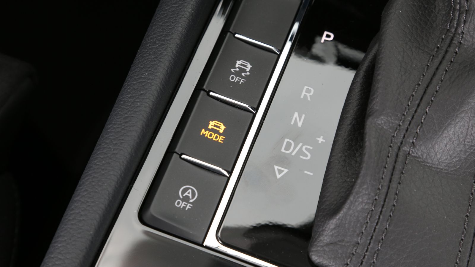 Η Superb ενσωματώνει την ενεργή ανάρτιση DCC, Dynamic Chassis Control.