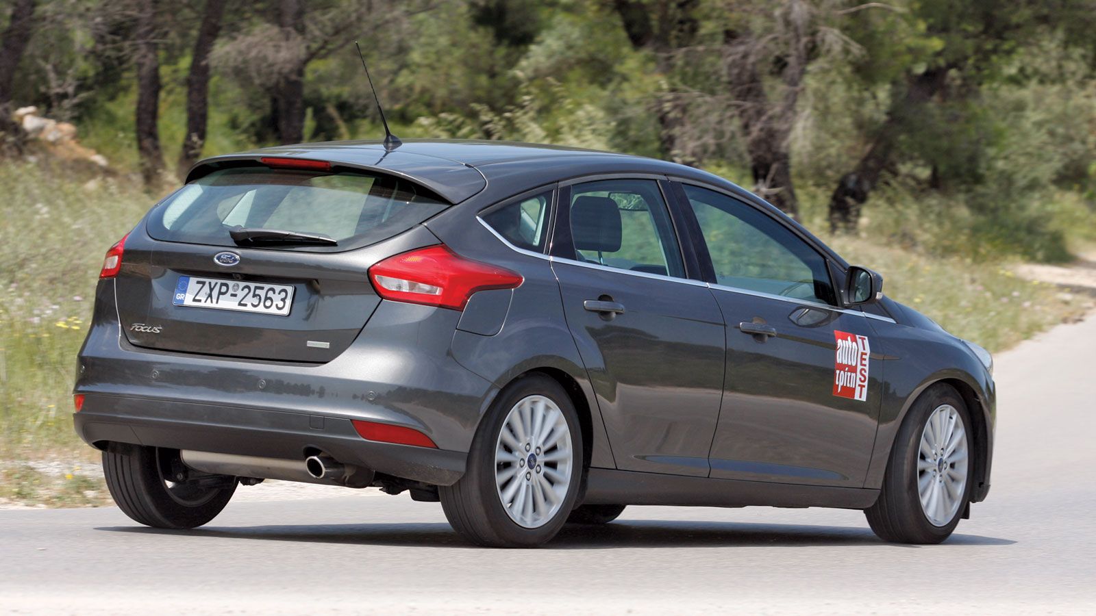 Η Ford έχει παράδοση στα προσιτά οδηγοκεντρικά μοντέλα και το Focus την αναβαθμίζει. Πλαίσιο, ανάρτηση, τιμόνι και φρένα δίνουν περισσότερα από όσα πε