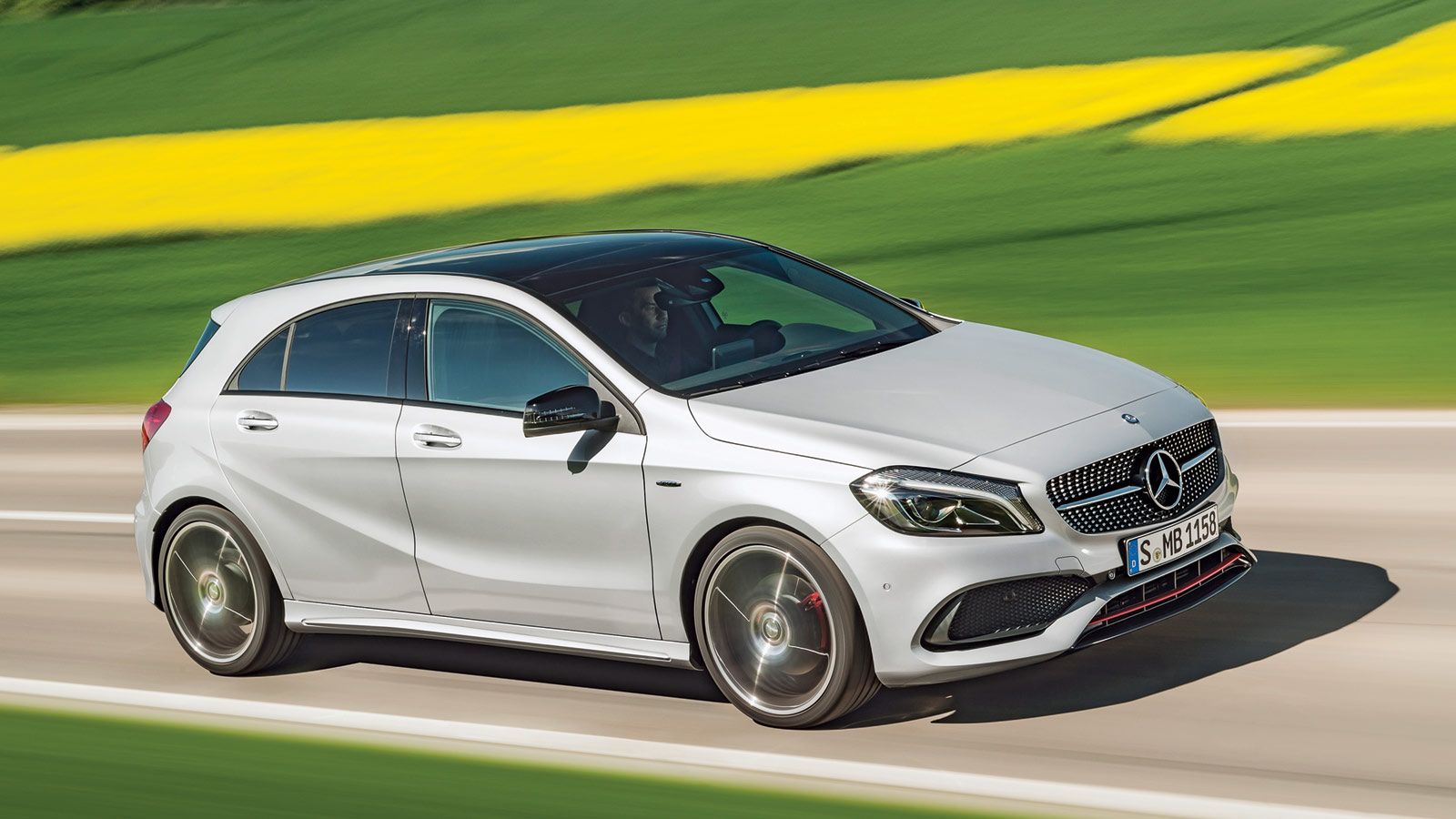 Η ανανεωμένη Mercedes A-Class έρχεται με μικροαλλαγές κυρίως στο εμπρόσθιο τμήμα της, αλλά και με πιο οικονομικούς κινητήρες.	