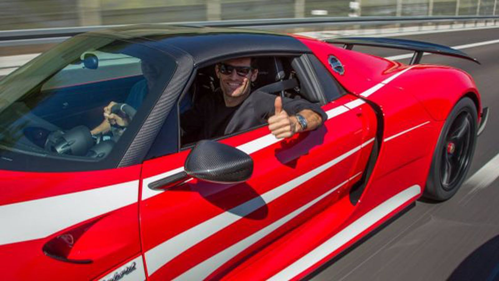 O Webber έκανε δώρο στον εαυτό του μία Porsche 918 Spyder. Πάντα τέτοια του ευχόμαστε.