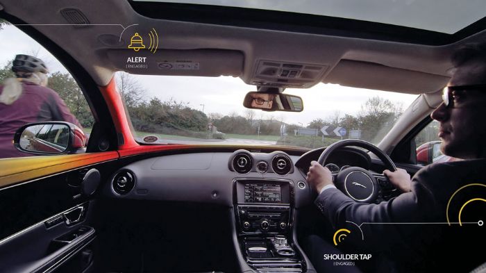 Το Bike Sense αντιλαμβάνεται πότε ένα δίκυκλο είναι κοντά και είτε μέσω του ηχείου που είναι από την πλευρά του κινδύνου, παίζει τον ήχο του κουδουνιο