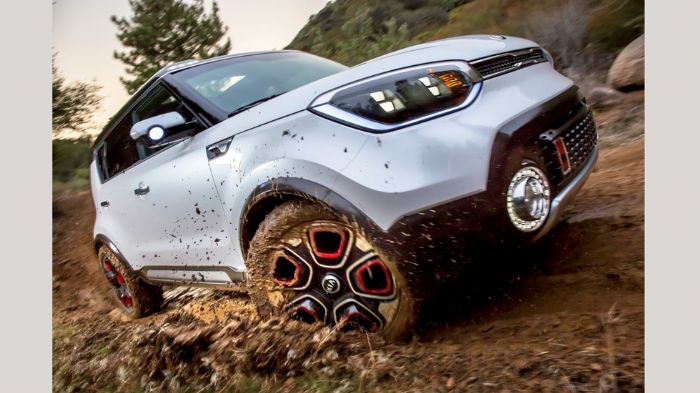 Το σύστημα e-AWD αποτελεί σύμμαχο και στις off-road διαδρομές, εκεί που βοηθάει και το γεγονός πως η απόσταση του Trail`ster από το έδαφος έχει αυξηθε