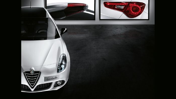 Οι πωλήσεις της Giulietta Collezione θα αρχίσουν τον Απρίλιο με κινητήρες πετρελαίου 1,6 λτ. (120 PS) και 2,0 λτ. (150 & 175 PS). Οι επιλογές βενζίνης