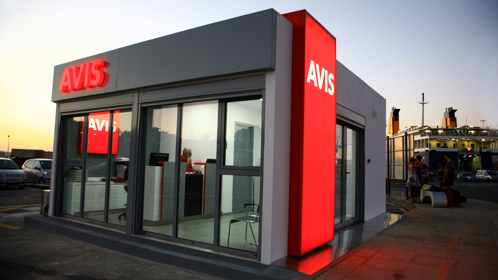Ο νέος σταθμός ενοικίασης της Avis βρίσκεται εντός του Λιμένα Ηρακλείου και έρχεται να προστεθεί στο υπάρχον δίκτυο της εταιρείας, που περιλαμβάνει 78