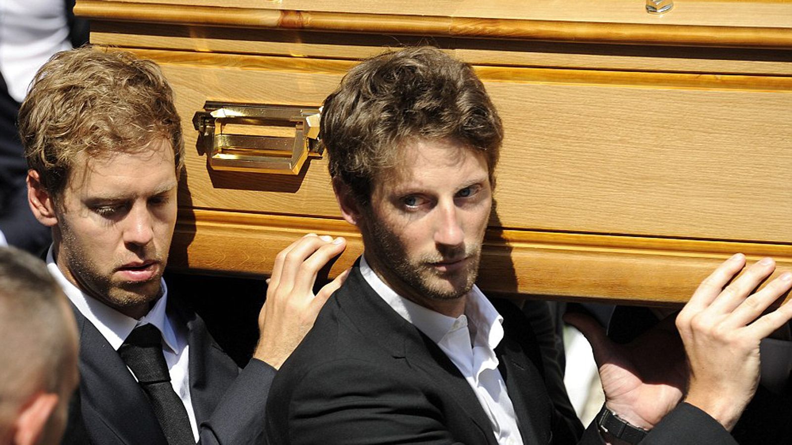 Vettel και Grosjean στο φέρετρο του Bianchi.