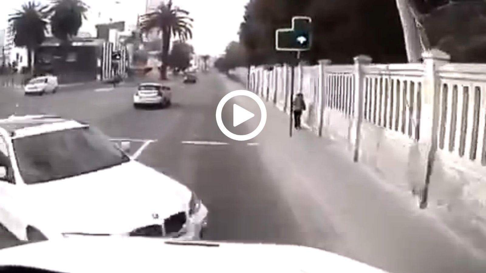 Μετωπική σύγκρουση BMW-Φορτηγού!