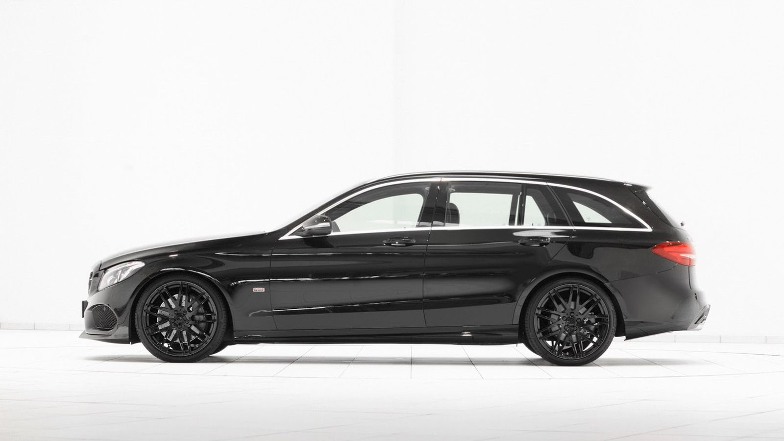 Ο εγκέφαλος της Brabus προσθέτει στην C 250 34 ίππους και 50 Nm, φτάνοντας την απόδοσή της στα 245 άλογα και στα 400 Nm.
