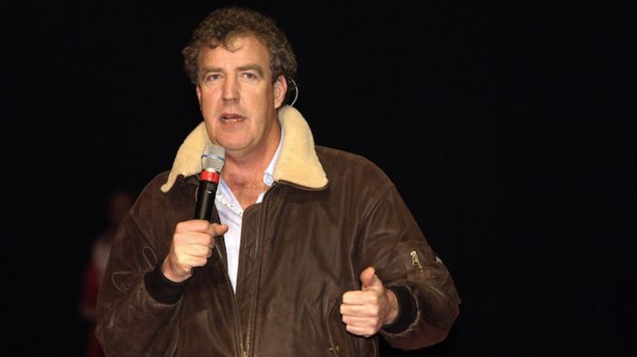 Ο διάσημος παρουσιαστής Jeremy Clarkson της τηλεοπτικής εκπομπής Top Gear αποβλήθηκε από το BBC, καθώς φέρεται να αποπειράθηκε να γρονθοκοπήσει έναν α