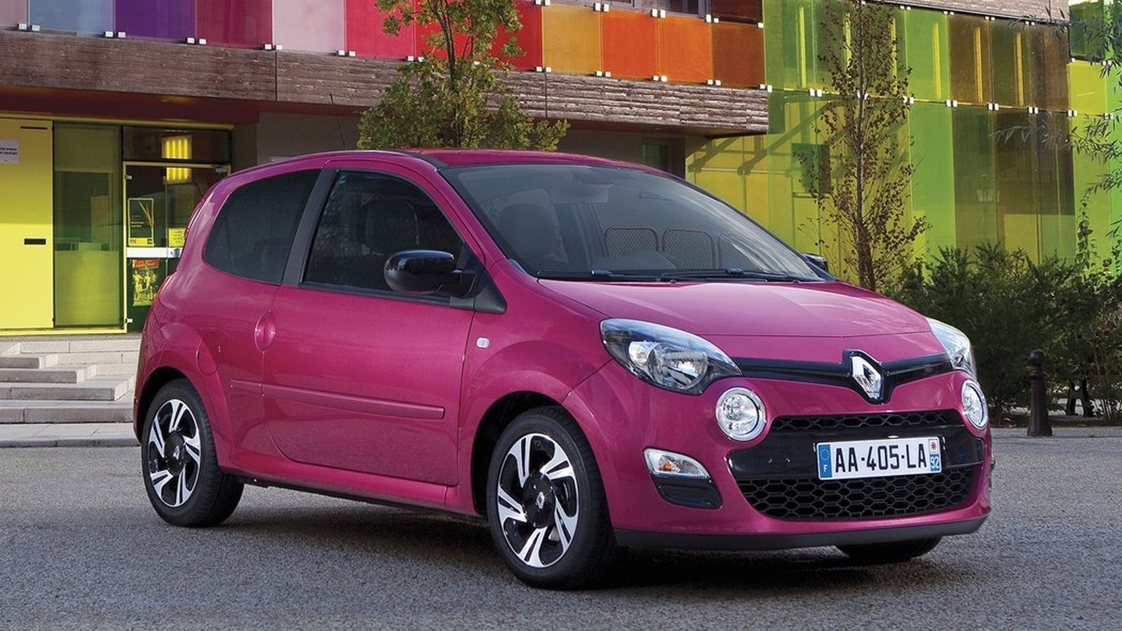 Το εικονιζόμενο 2ης γενιάς Renault Twingo, θα αποτελέσει τη βάση για το χτίσιμο του νέου μίνι της Dacia, δανείζοντας πλατφόρμα, κινητήρες, αλλά και μέ
