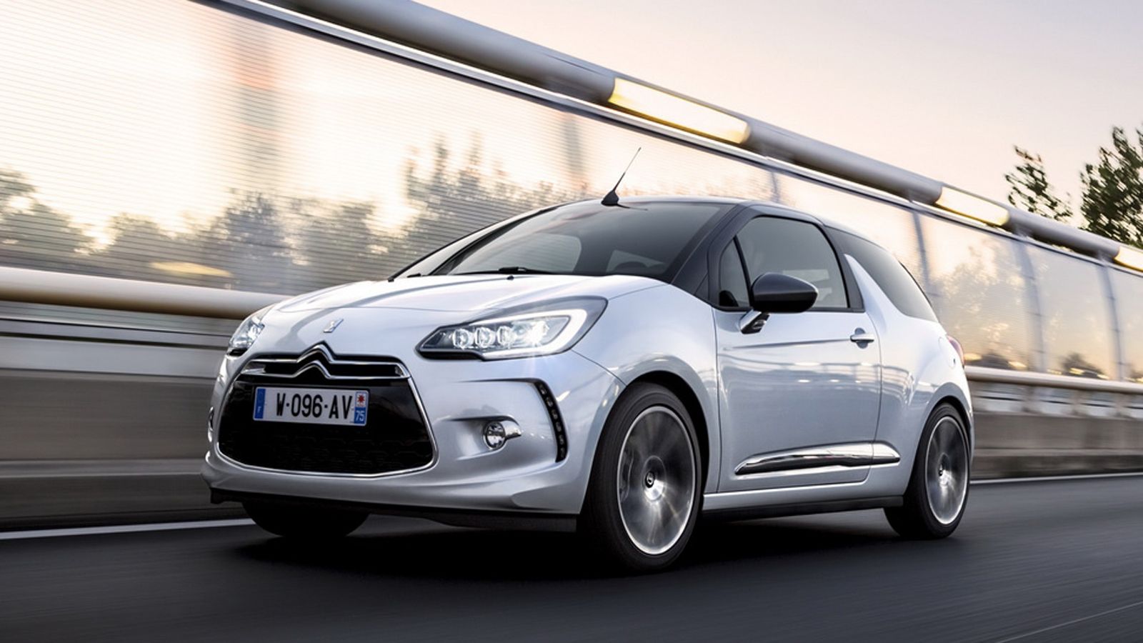 Το πρόσφατα ανανεωμένο DS 3 θα είναι διαθέσιμο στην 3κύλινδρη turbo έκδοση βενζίνης PureTech110 των 1,2 λίτρων, με το τελευταίας γενιάς 6άρι αυτόματο 