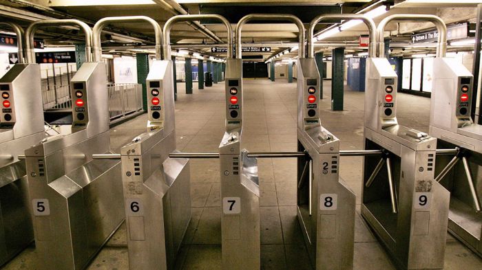 Η εταιρεία που διαχειρίζεται τα Μ.Μ.Μ. της Αθήνας, Συγκοινωνίες Αθηνών, ξεκίνησαν την πιλοτική λειτουργία του ηλεκτρονικού εισιτηρίου στην πρωτεύουσα.