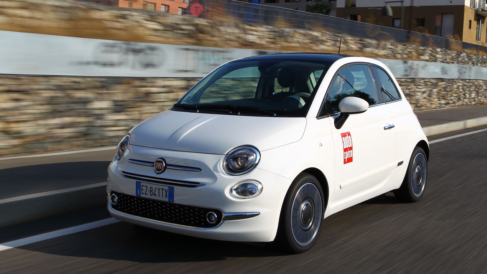 Το λανσάρισμα του ανανεωμένου Fiat 500 θα γίνει στα μέσα Σεπτεμβρίου, μόνο όμως με τις ανανεωμένες βενζινοκίνητες εκδόσεις. Οι diesel επιλογές θα λανσ