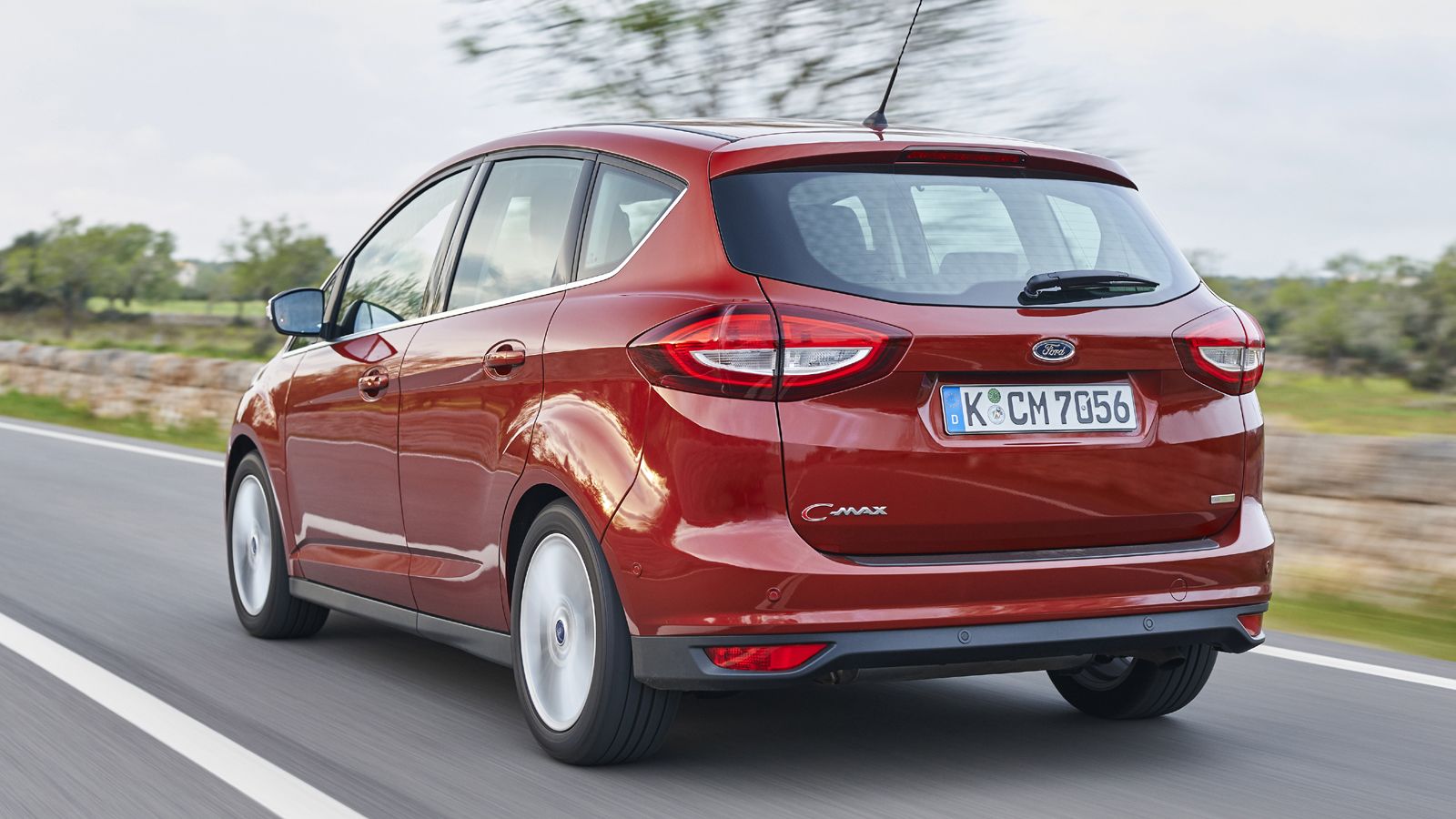 Πιο άνετο και ήσυχο στο δρόμο είναι το ανανεωμένο Ford C-MAX, ενώ υπό πίεση έχει διατηρήσει στο ακέραιο τον απολαυστικό οδηγικό του ταπεραμέντο.