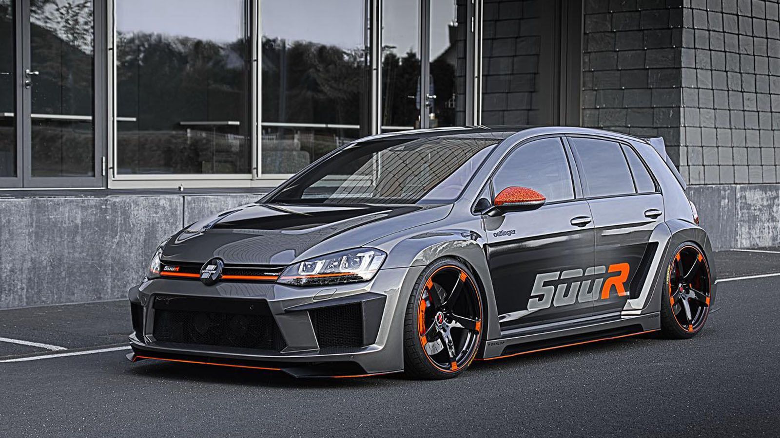 Εντυπωσιακό το αμάξωμα του VW Golf 500R. Ο Oettinger έδωσε τον καλύτερό του εαυτό.