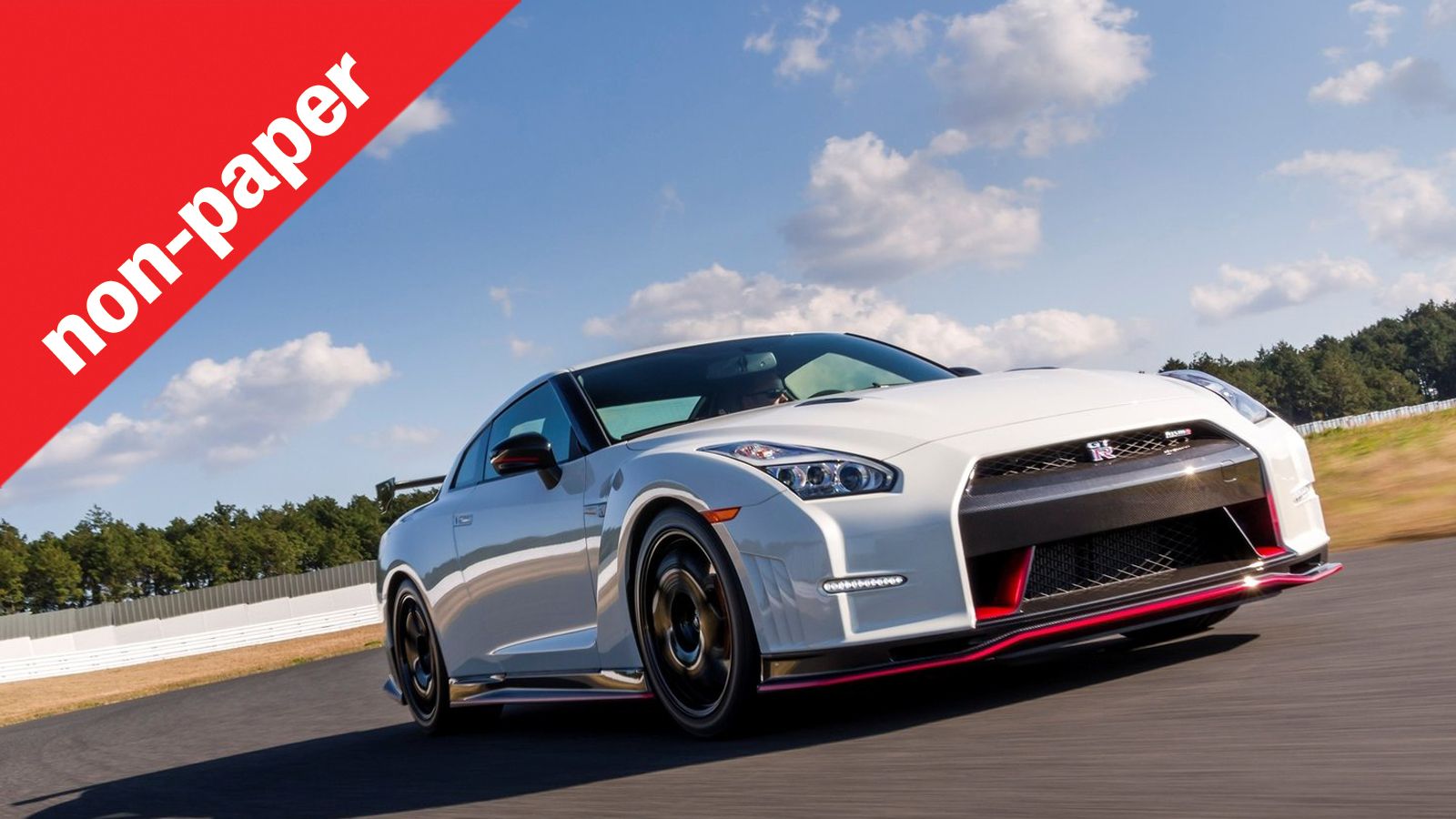 To Nissan GT-R είναι το ιαπωνικό δημιούργημα που όχι μόνο κοίταξε στα μάτια 911 Turbo και λοιπά ευρωπαϊκά supercars, αλλά τα έκανε να το κυνηγούν.