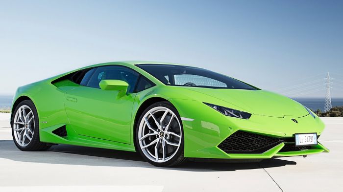 Η Lamborghini κατά τα φαινόμενα εξελίσσει δύο πισωκίνητες εκδόσεις της Huracan (στη φωτό η 4κίνητη). Μία φθηνότερη, την LP 610-2 και μια κορυφαία, την