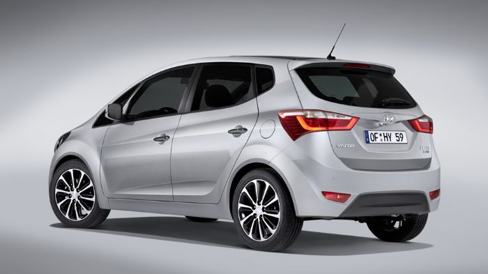 Το ανανεωμένο Hyundai ix20 προσφέρεται πλέον με νέο 6άρι αυτόματο κιβώτιο στην έκδοση 1,6 βενζίνης, ενώ αναβαθμίστηκαν και οι δύο diesel κινητήρες του