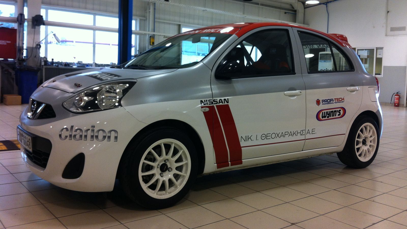 Με άγριες διαθέσεις το αγωνιστικό Nissan Micra.