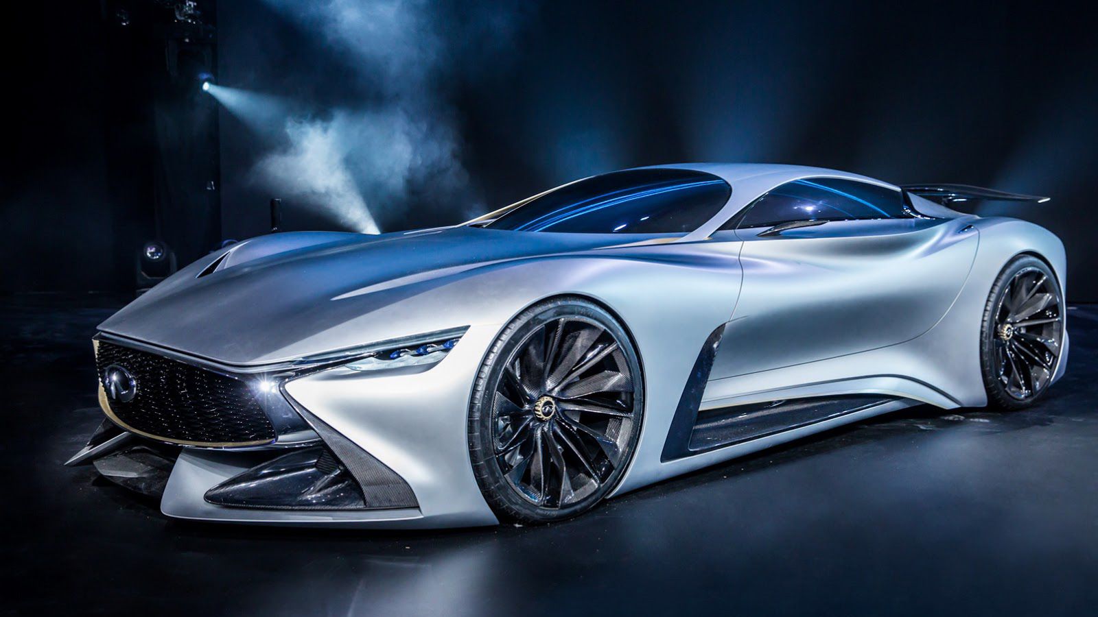 Το Infiniti Vision GT σχεδιάστηκε για το γνωστό video game Gran Turismo 6 του Sony Playstation. Όμως, παρουσιάστηκε με «σάρκα και οστά» στην εκδήλωση 