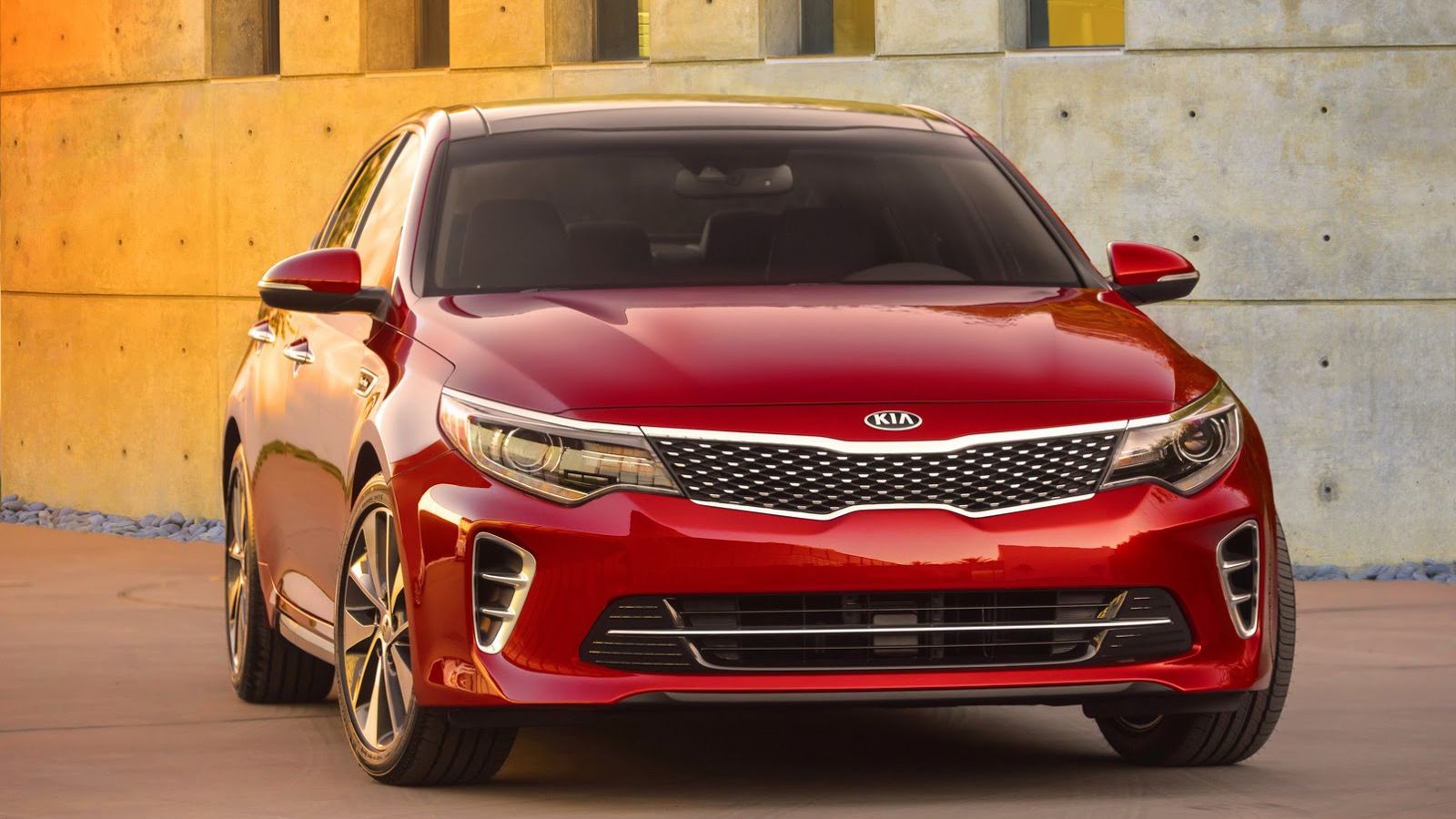 Το εμπρόσθιο μέρος του νέου Kia Optima δείχνει να αντλεί την έμπνευσή του από το SPORTSPACE Concept, ενώ διαθέτει τη μάσκα που η κορεάτικη εταιρεία ον