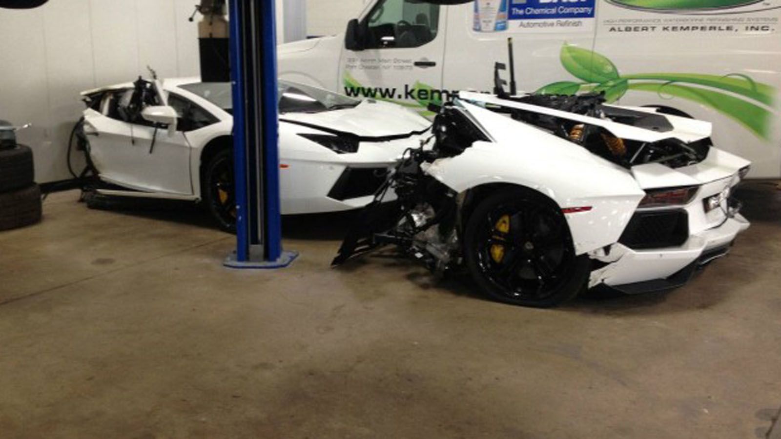 Το έχει χάσει τελείως ο ιδιοκτήτης αυτής της Lamborghini. Θα είναι από το τρακάρισμα...