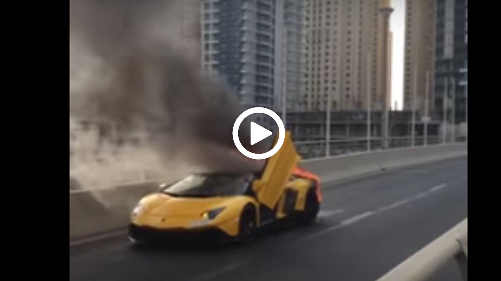 Lamborghini Aventador γίνεται παρανάλωμα του πυρός.