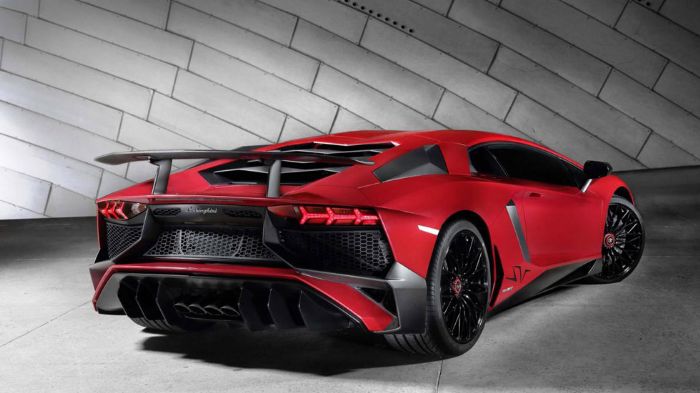 H νέα «hot» Superveloce να ολοκληρώνει τα 0-100 χλμ./ώρα σε 2,8 δλ. (0,1 δλ. πιο σύντομα από το «απλό» μοντέλο), αγγίζοντας την τελική ταχύτητα των 35