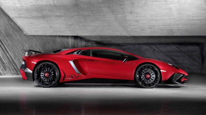 H νέα Aventador LP 750-4 Superveloce αποδίδει από τον ατμοσφαιρικό V12 6,5 λτ. 750 ίππους (50 παραπάνω από την κανονική έκδοση του μοντέλου) και 690 N