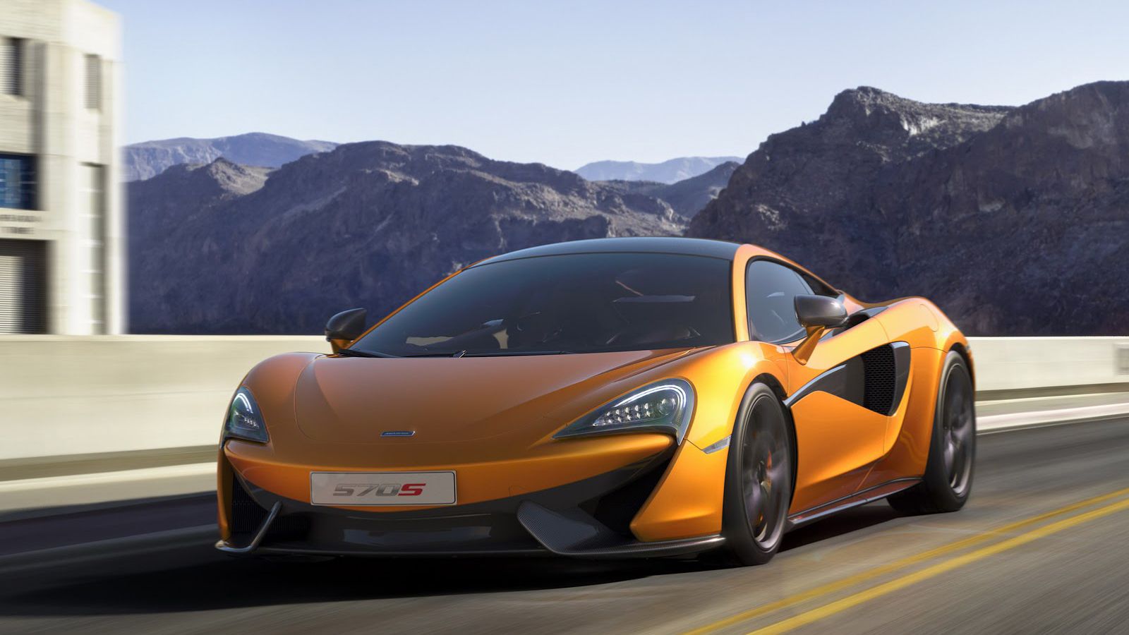 Στην Αγγλία, η νέα McLaren 570S (φωτό) κοστίζει 143.250 λίρες (195.400 ευρώ), ενώ η Porsche 911 Turbo S έχει 142.120 λίρες.