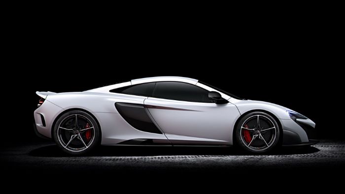 Η 675LT διαθέτει ένα ευρύ carbon εμπρόσθιο splitter και επιπλέον αεραγωγούς στο πλάι. Κάνει το 0-100 χλμ./ώρα σε 2,9 δλ., ενώ για το 0-200 χλμ./ώρα χρ