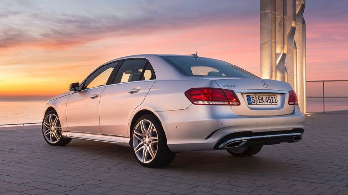 Oι επιβάτες της E-Class θα έχουν τη δυνατότητα πλέον να κάνουν video chat, να ακούν μουσική από high-definition ραδιόφωνο και να βλέπουν διαδικτυακή τ