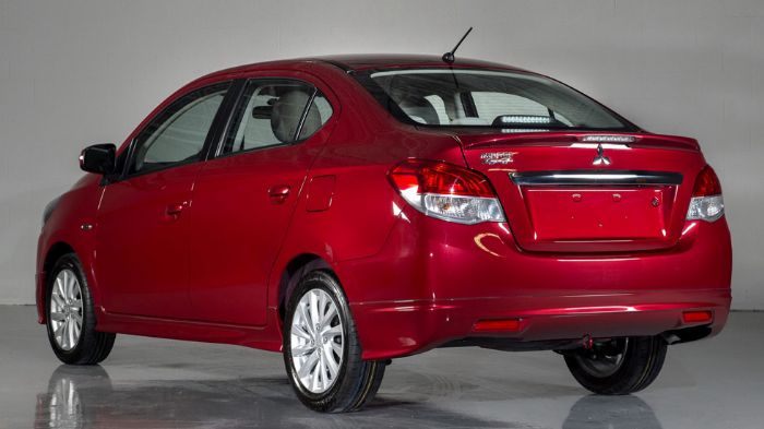 Στο Βέλγιο, οι τιμές του Mitsubishi Attrage ξεκινούν από τα 13.390 ευρώ, με το CVT κιβώτιο να κοστίζει επιπλέον 1.000 ευρώ.
