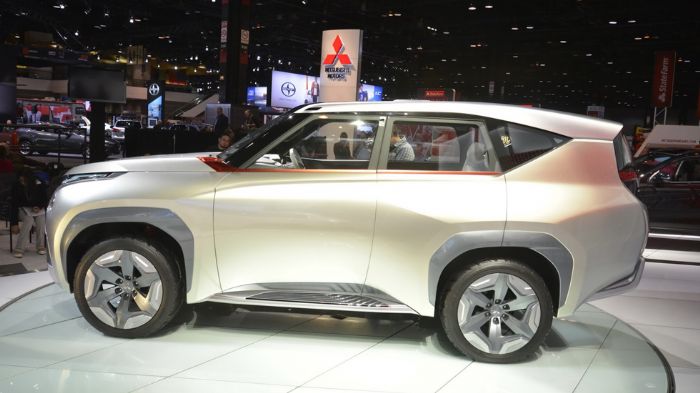 Εξοπλίζεται με ένα υβριδικό plug-in σύστημα ισχύος 335 PS, το οποίο αποτελείται από turbo MIVEC V6 μοτέρ, ηλεκτρικό κινητήρα, 8άρι αυτόματο κιβώτιο κα