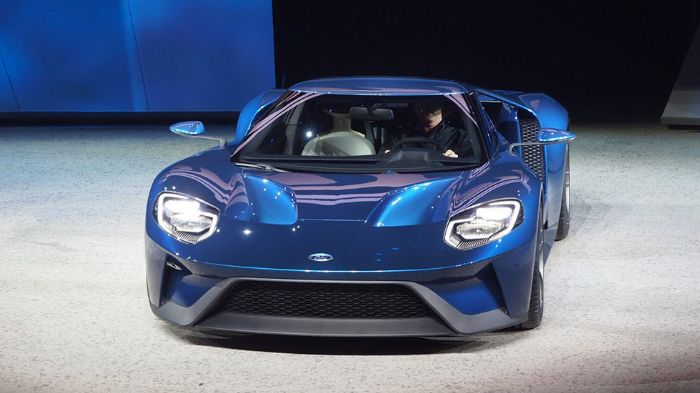 «Ψυχή» του supercar είναι ο νέος, κεντρικά τοποθετημένος, twin-turbo V6 EcoBoost κινητήρας που αποδίδει πάνω από 608 ίππους. 