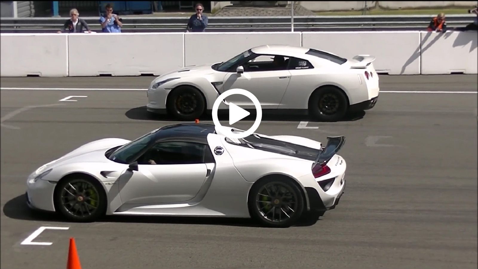 Nissan GT-R vs Porsche 918 Spyder
