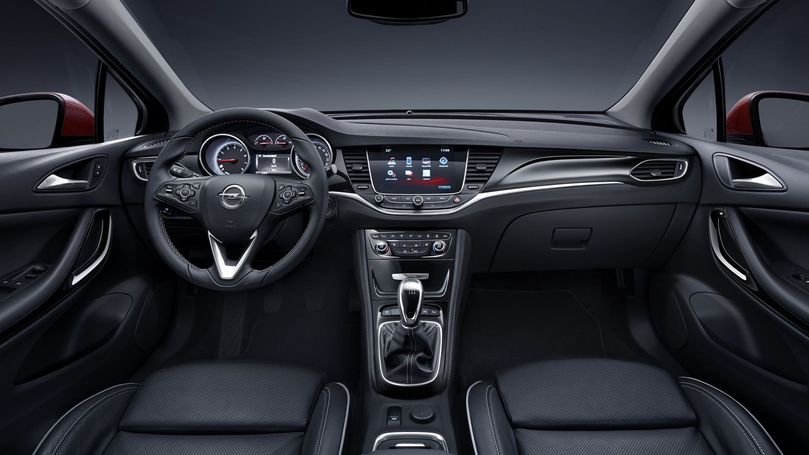 Στο εσωτερικό του, η ποιοτική αναβάθμιση είναι αισθητή σε όλο το μήκος της καμπίνας των επιβατών.