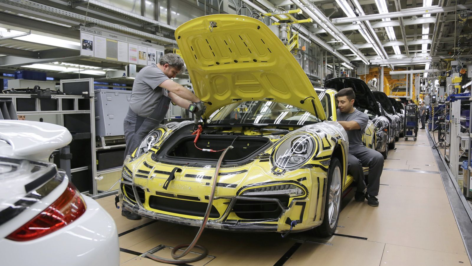 1,1 δις ευρώ θα επενδύσει η Porsche για να βελτιστοποιήσει την παραγωγικότητα των εργοστασίων της.