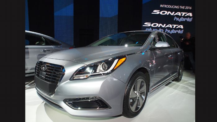 Η συνδυαστική ισχύς του Hyundai Sonata Plug-in Hybrid Electric Vehicle είναι 204 ίπποι, ενώ το κορεάτικο σεντάν μπορεί να κινείται αμιγώς ηλεκτρικά γι
