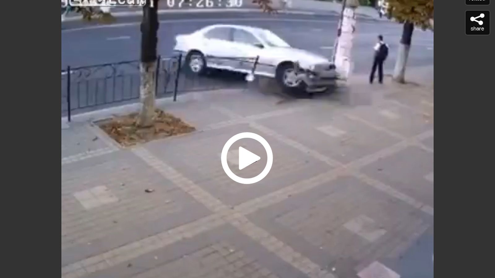 Παιδί σώζεται από θαύμα! (video)