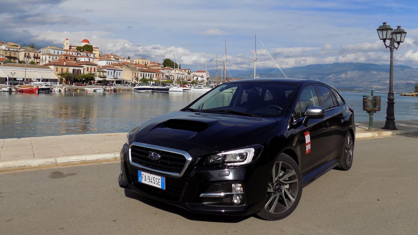 Με την πρώτη ματιά, το νέο Subaru Levorg «δεν αστειεύεται» και παραπέμπει ευθέως σε WRX με τον κλασικό αεραγωγό στο καπό.