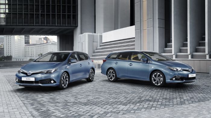 Τα Auris Hatchback & Touring Sports διαθέτουν πλέον ένα διαφορετικό εμπρόσθιο τμήμα, μία αναβαθμισμένη καμπίνα επιβατών, αλλά και εμπλουτισμένη λίστα 