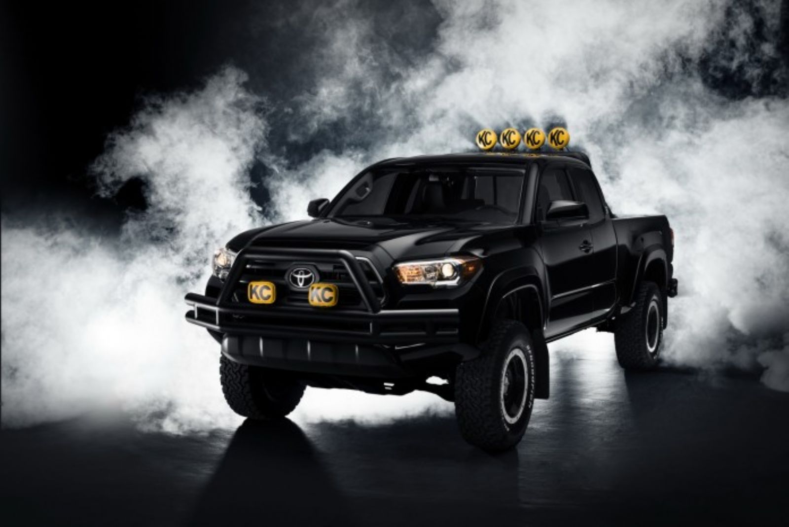 H Toyota τίμησε δεόντως την Back to the Future Day, παρουσιάζοντας το Tacoma Back to the Future.