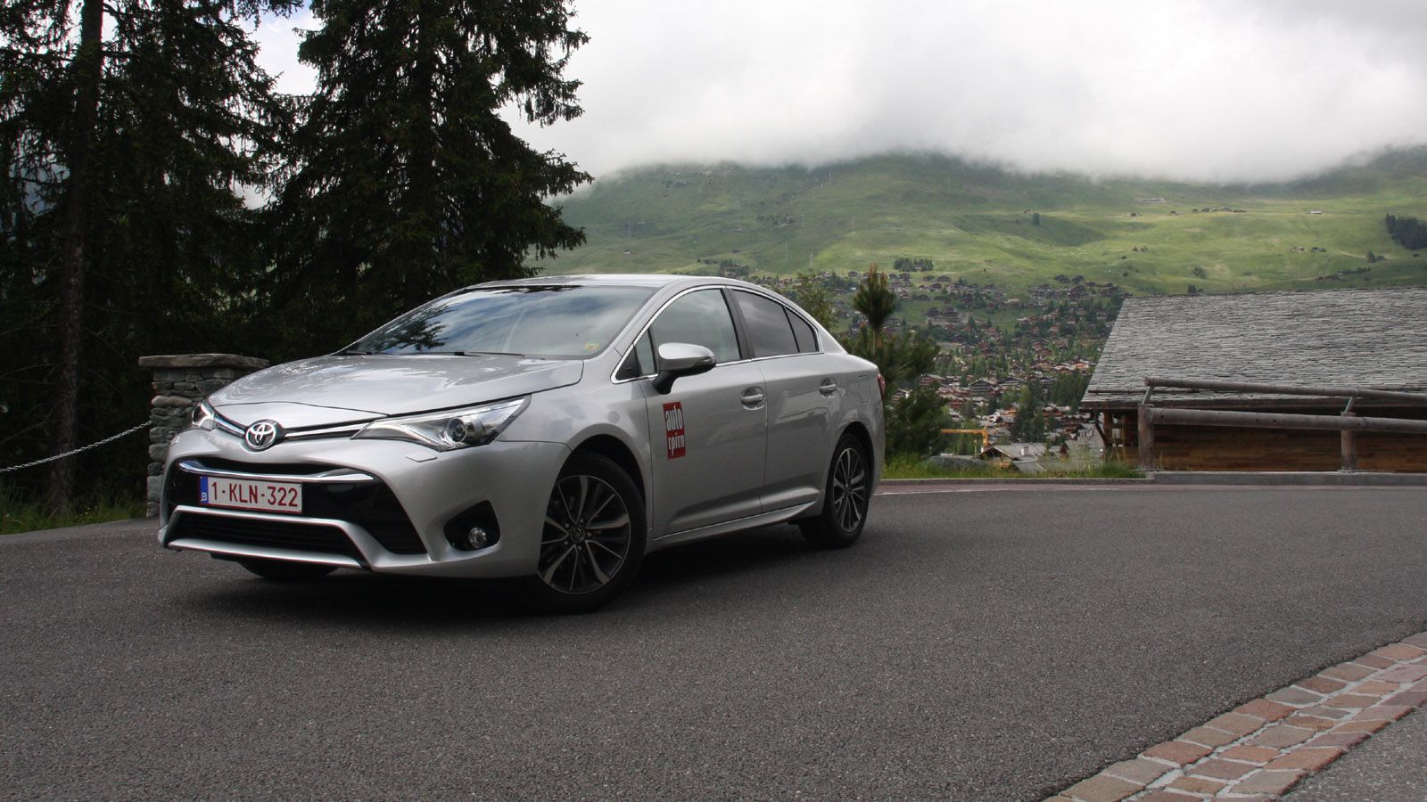 H σχεδίαση του νέου Avensis υιοθετεί αρκετά δυναμικά στοιχεία, ενώ από πλευράς διαστάσεων έχει αλλάξει μόνο το μήκος του, σε σχέση με το προηγούμενο μ