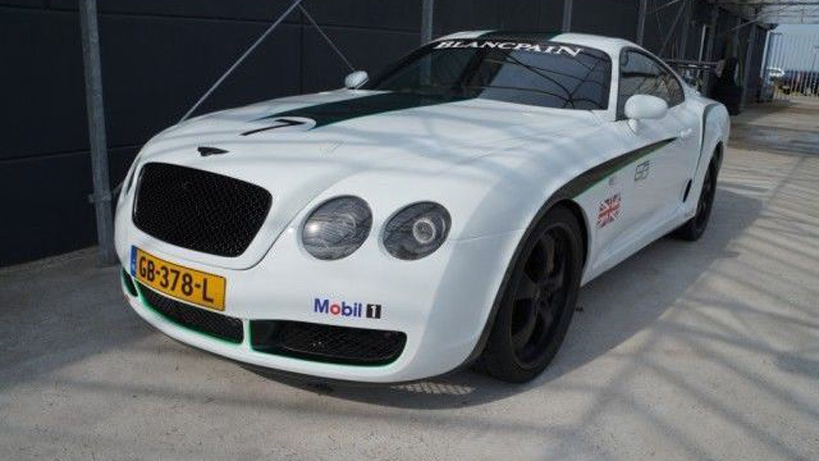 Απίστευτη Bentley ντεμέκ