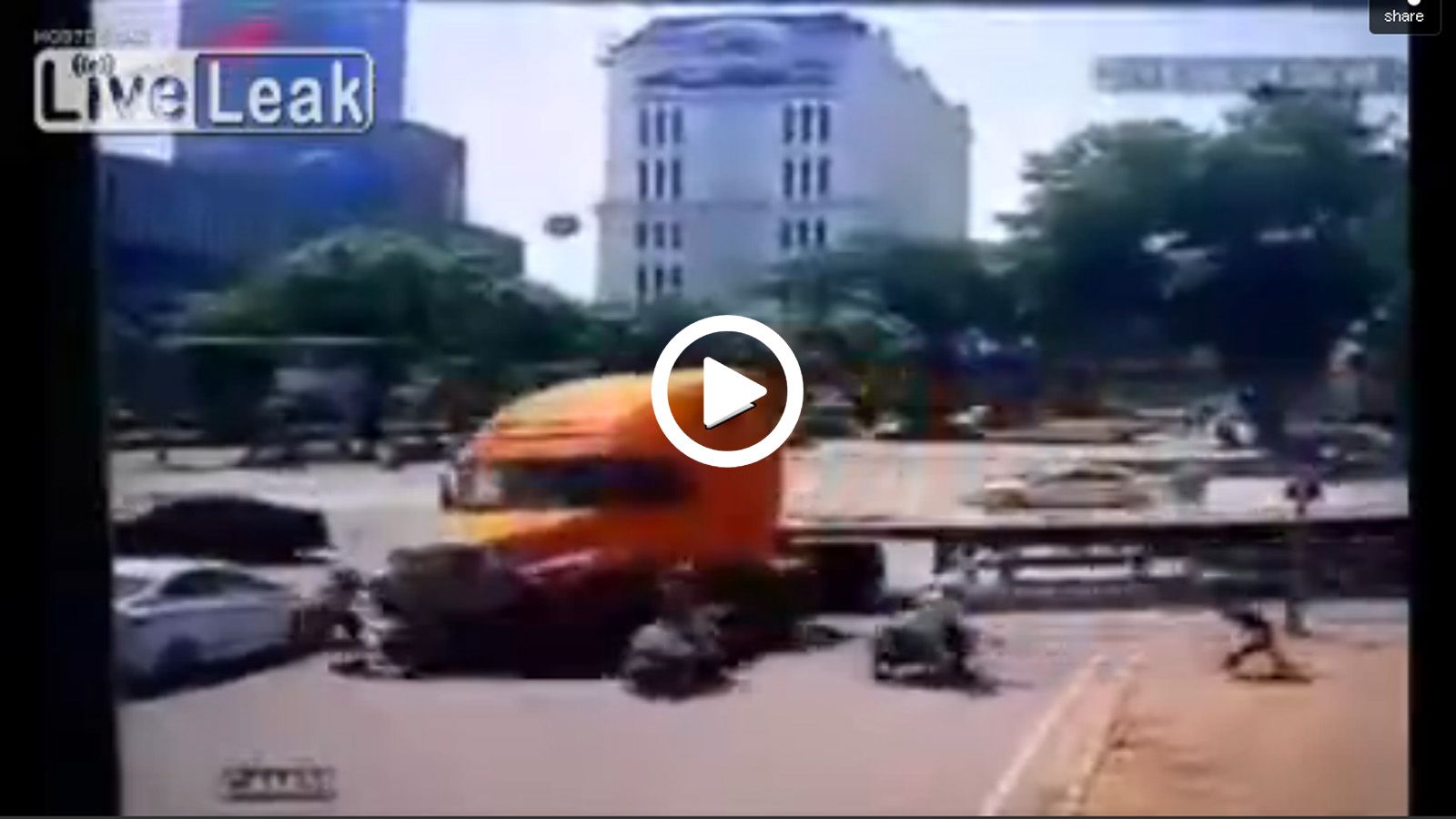Σαν τρελό φορτηγό (video)