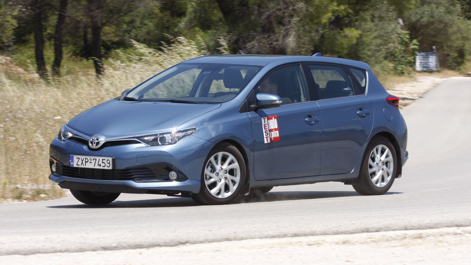 H νέα σχεδίαση μέσα-έξω, η αναβαθμισμένη οδική συμπεριφορά, η αξιοπιστία και το δεδομένο κορυφαίο after sales υπόβαθρο της Toyota συνθέτουν μια κορυφα